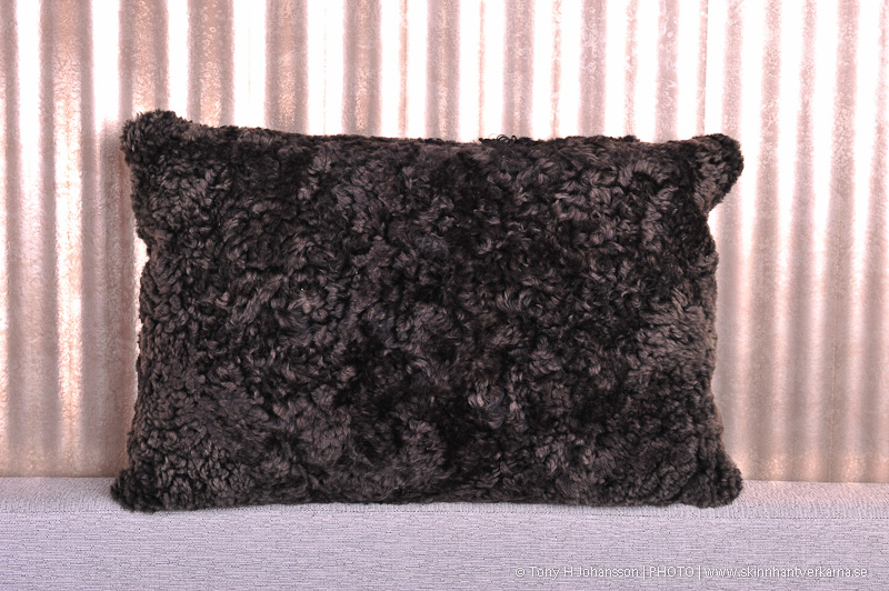 Lambskin pillow, brown