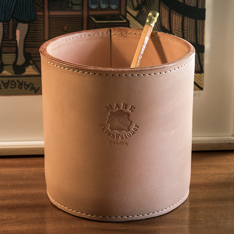 Pen holder in leather